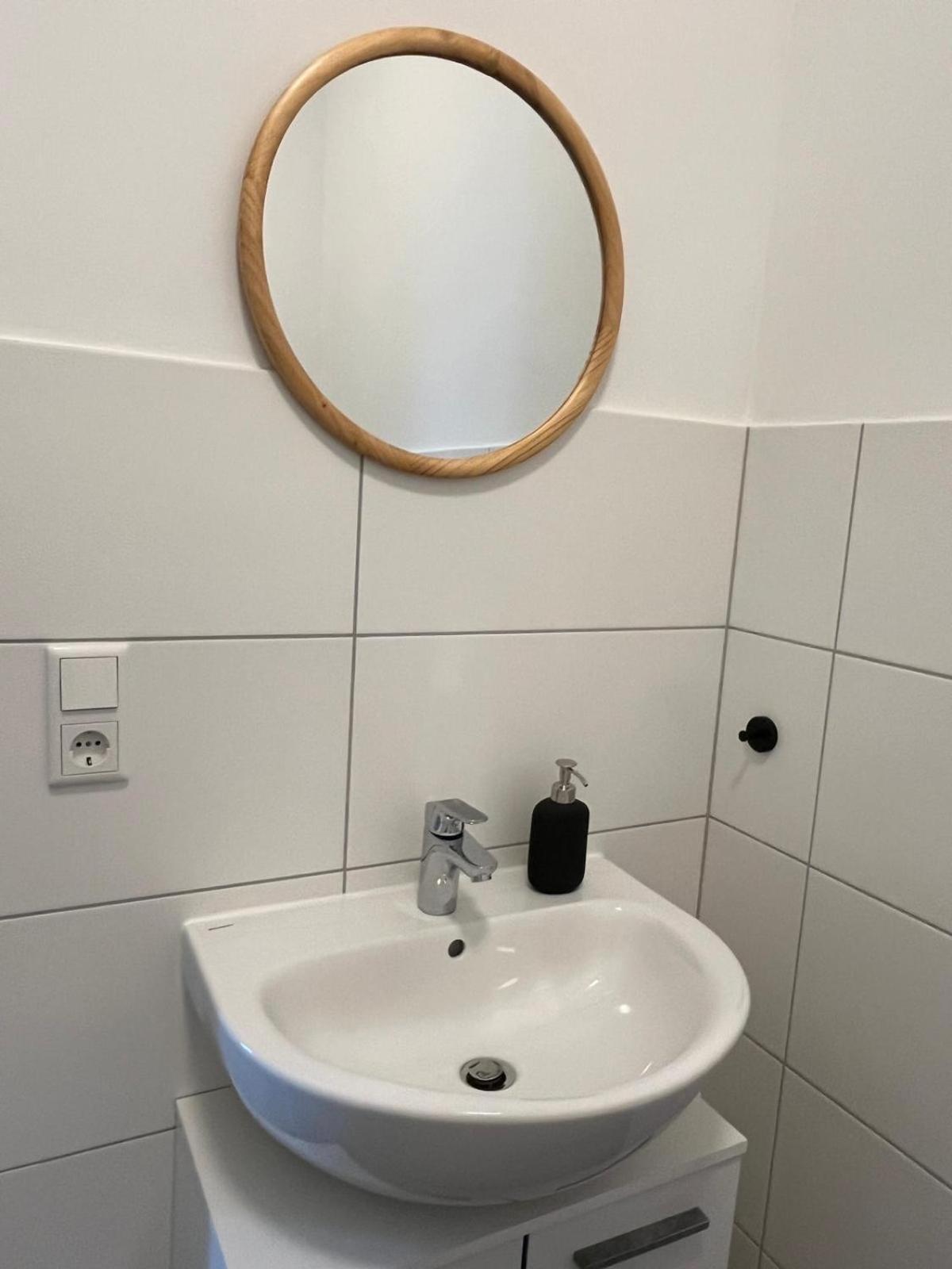 Stillvolle Stadtwohnung Am Klinikum Bielefeld, Zentral Und Mit Parkplatz! Apartment *